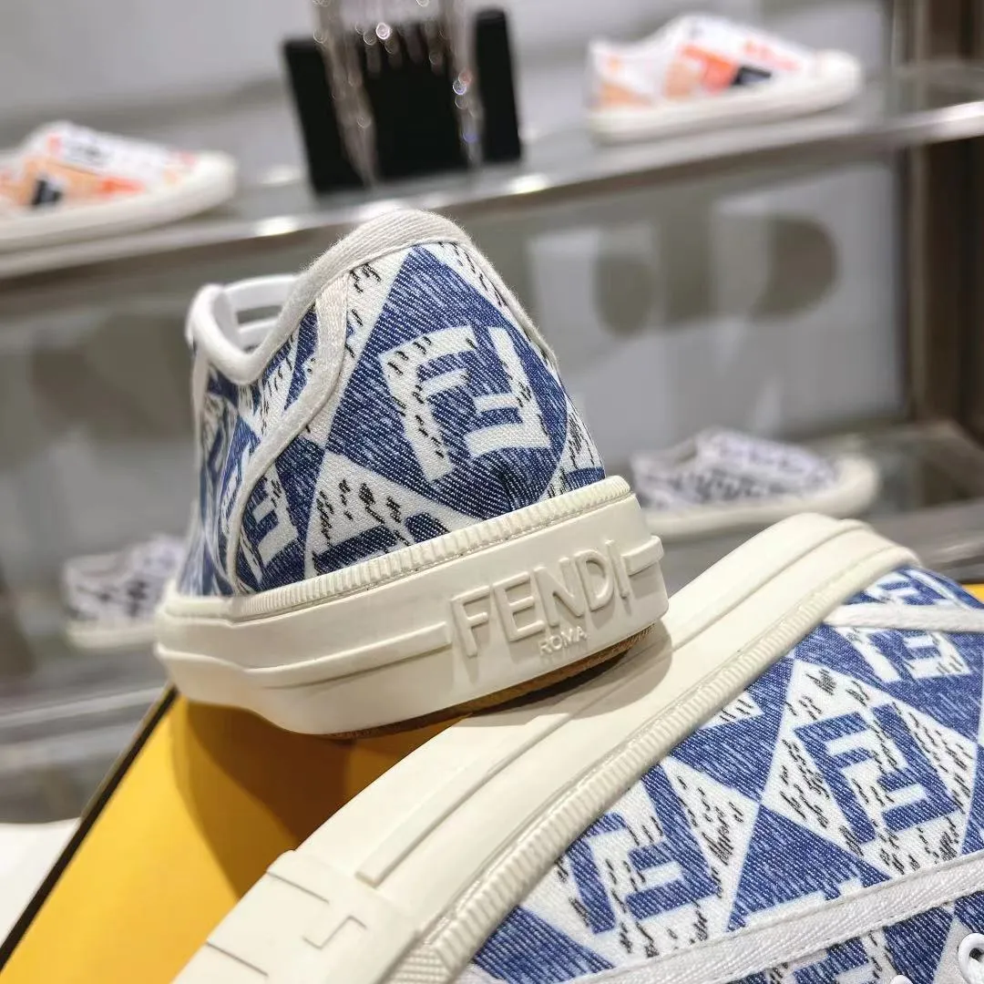 Couple style 💰460❤️Fendi Fendi's latest couple canvas shoes ❑ Fabric: Original customized imported jacquard canvas material ❑ Inner lining: Imported canvas material ❑ Sole: Original molded non-slip TPU outsole ❑ Bottom thickness: 2.5cm ❑ Size: Women's 35-40/Men's 39-45